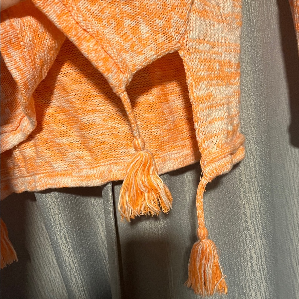 Lilly Pulitzer Jody V-neck sweater in the color Cantaloupe Mark Sz Sm - Picture 3 of 3